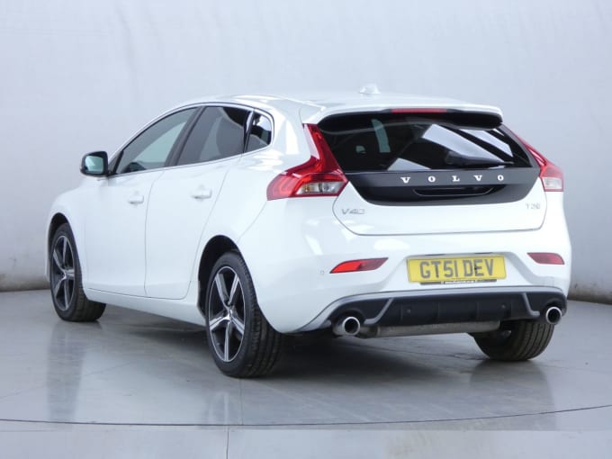 2025 Volvo V40