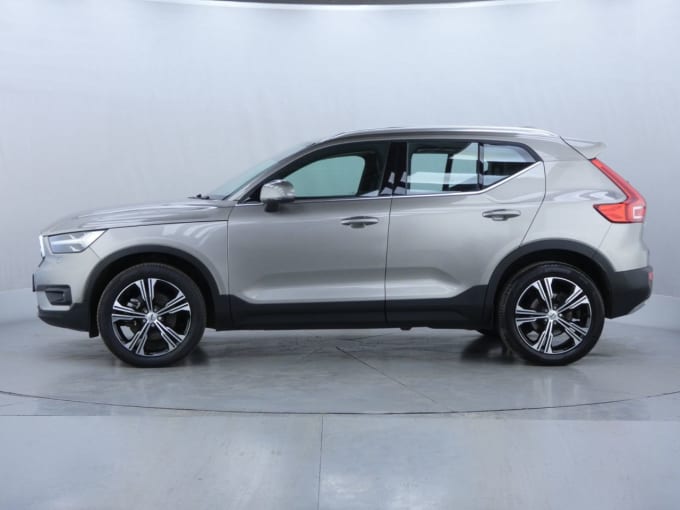 2025 Volvo Xc40