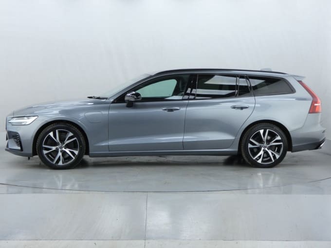 2025 Volvo V60