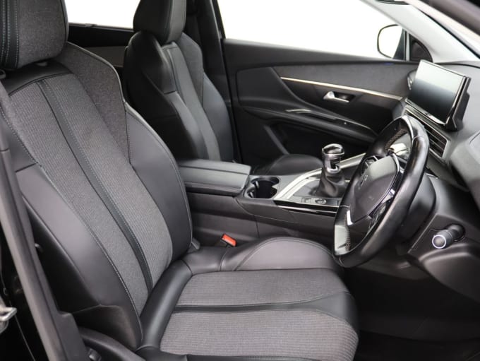 2025 Peugeot 5008