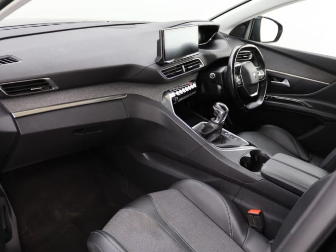 2025 Peugeot 5008