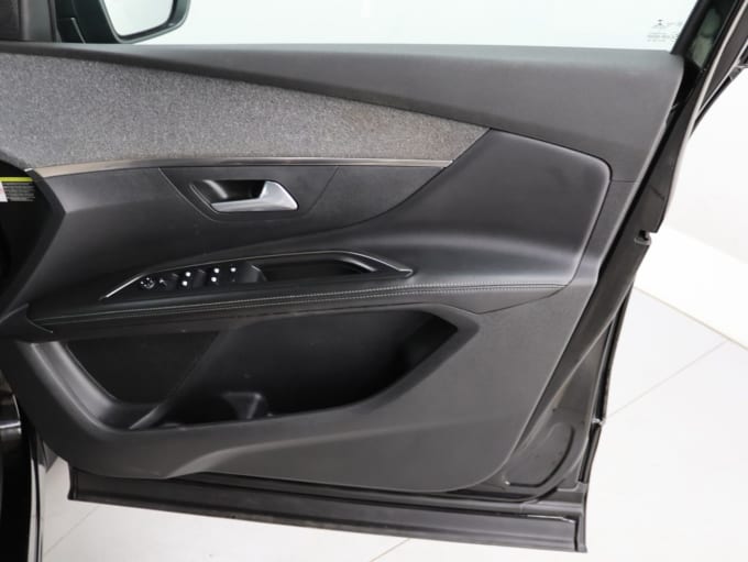 2025 Peugeot 5008