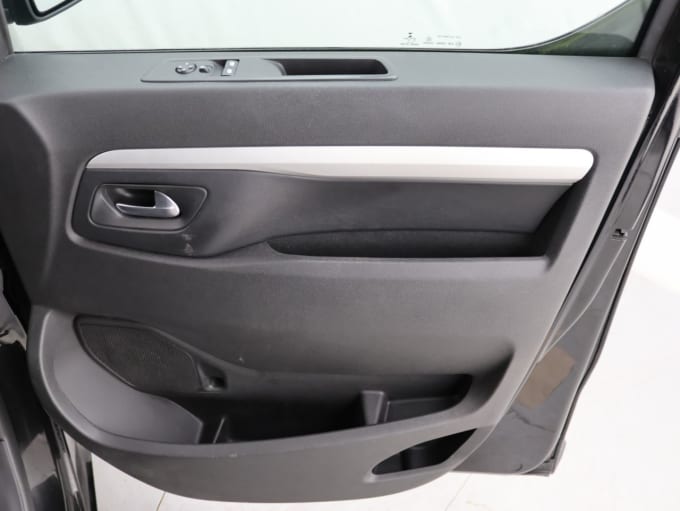 2025 Peugeot Traveller