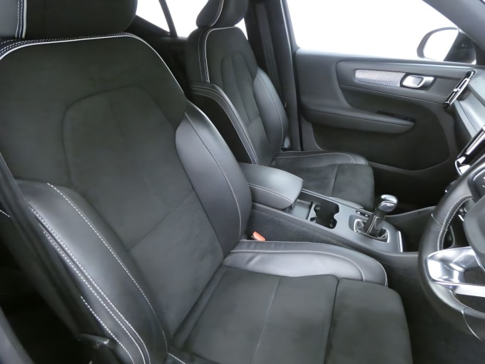 2025 Volvo Xc40