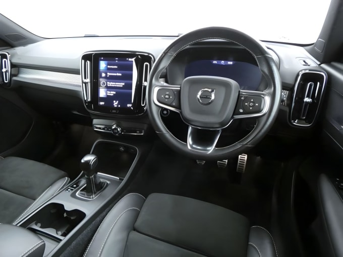2025 Volvo Xc40