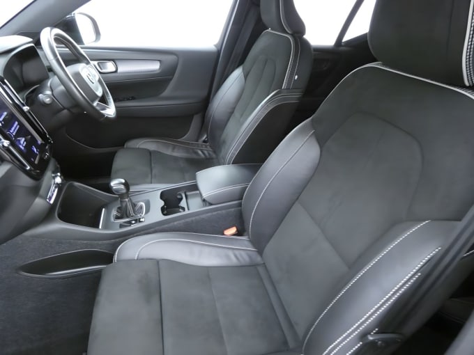 2025 Volvo Xc40