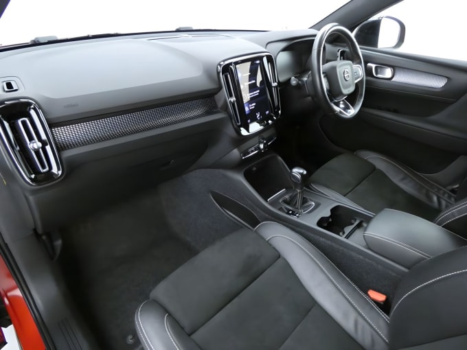 2025 Volvo Xc40