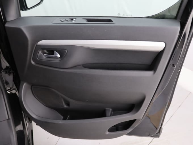 2025 Peugeot Traveller