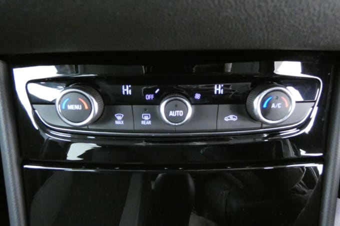 2025 Vauxhall Grandland X