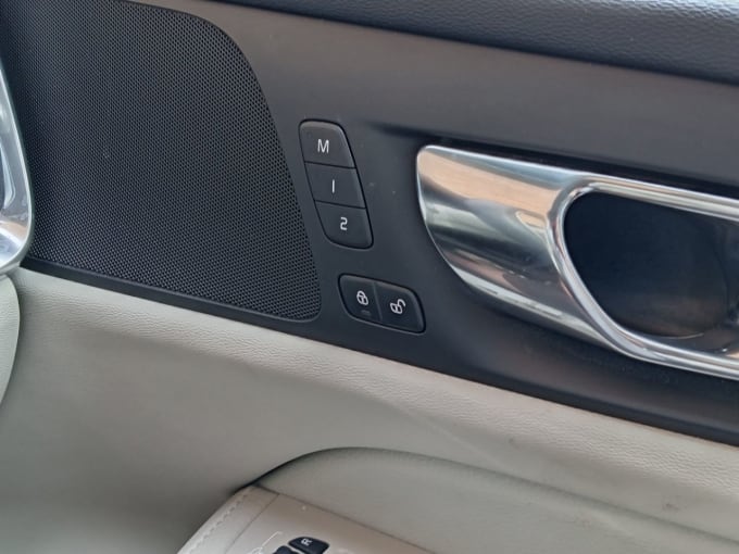 2025 Volvo V60
