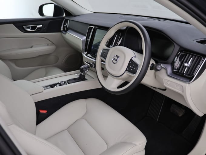 2025 Volvo V60