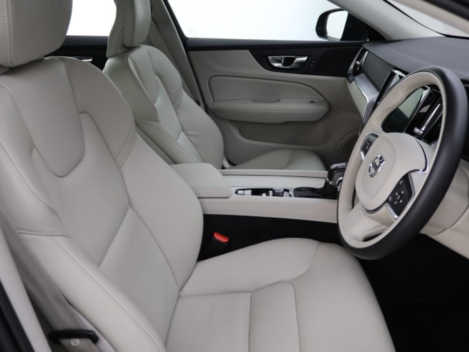 2025 Volvo V60