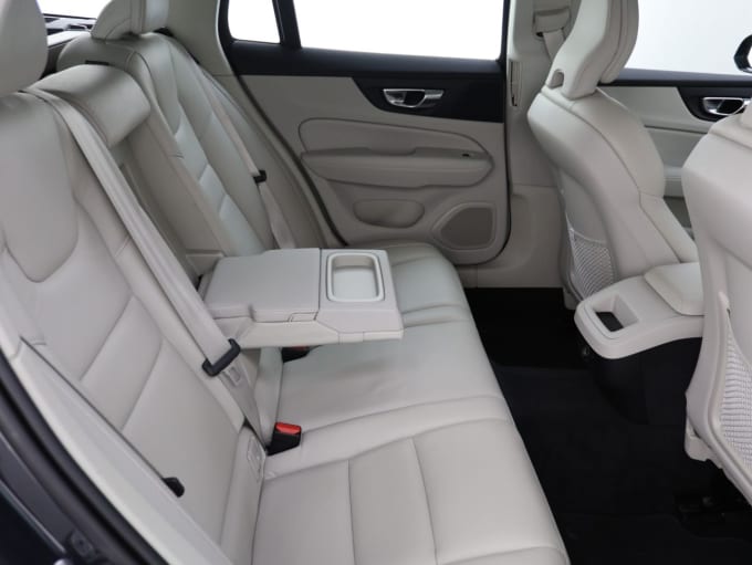 2025 Volvo V60