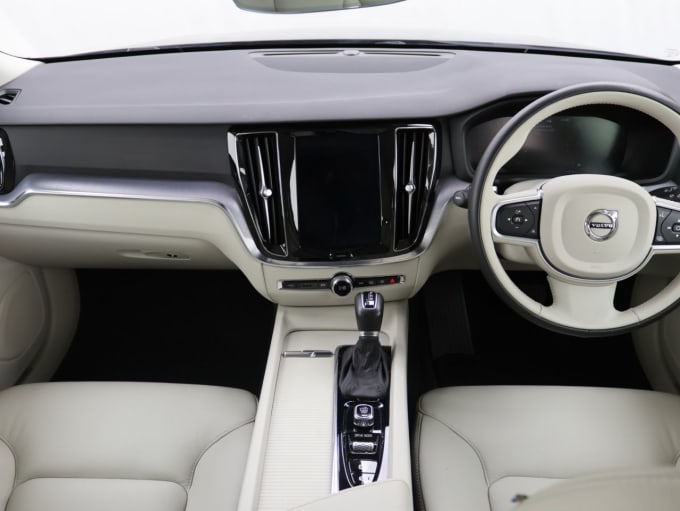 2025 Volvo V60