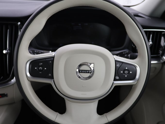 2025 Volvo V60