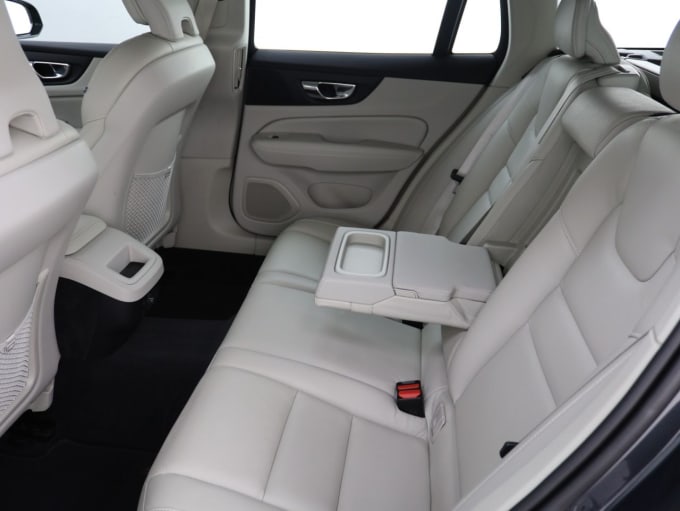 2025 Volvo V60