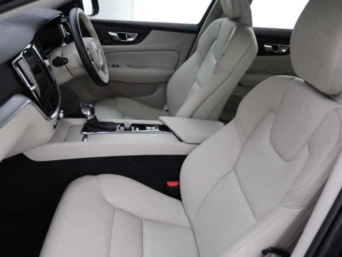 2025 Volvo V60