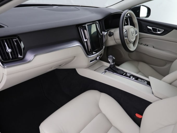 2025 Volvo V60