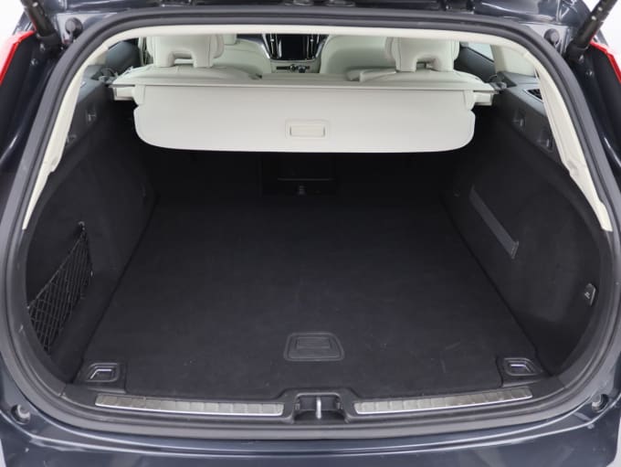 2025 Volvo V60
