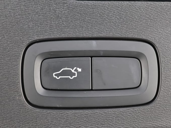 2025 Volvo V60