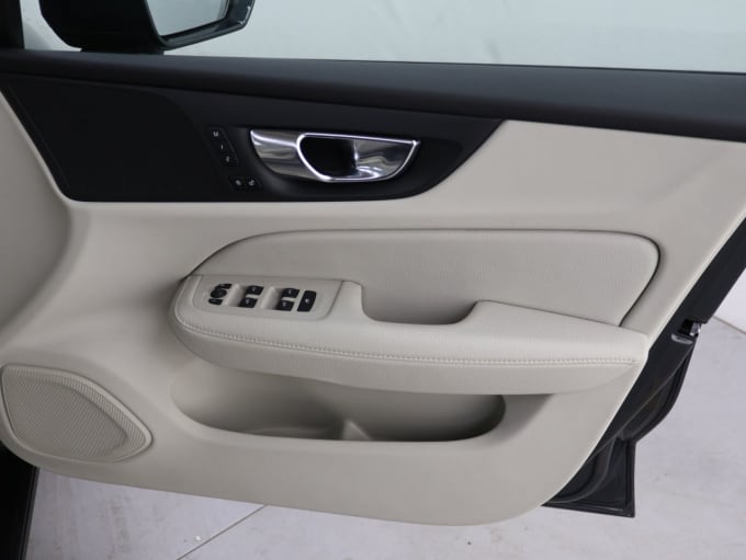 2025 Volvo V60