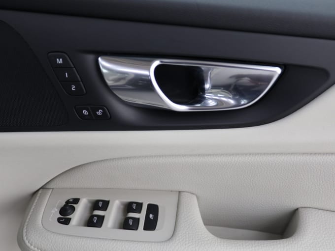 2025 Volvo V60