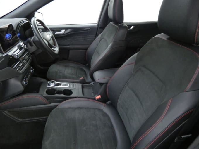2025 Ford Kuga