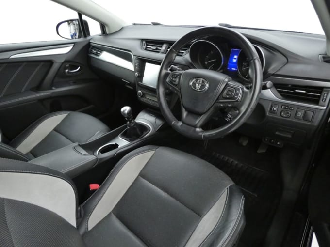 2025 Toyota Avensis