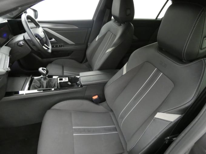 2025 Vauxhall Astra