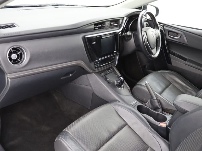 2025 Toyota Auris