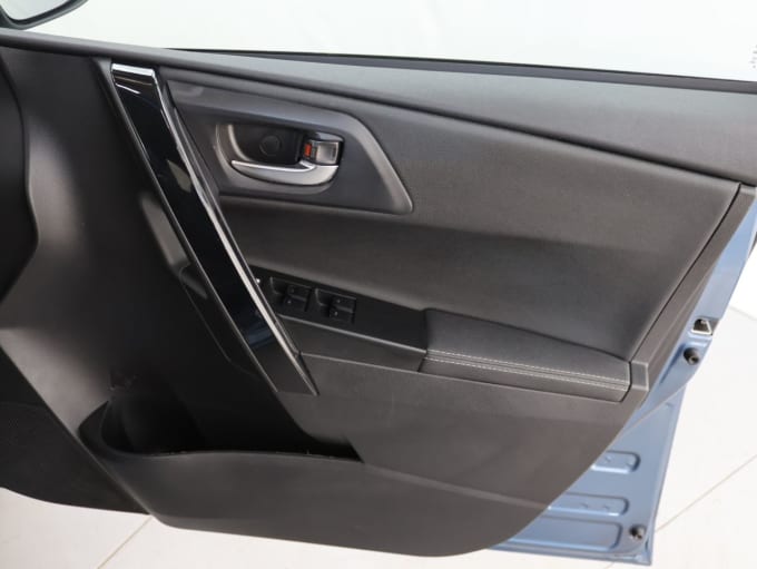 2025 Toyota Auris
