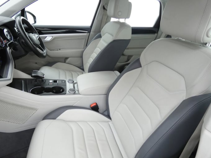 2025 Volkswagen Touareg
