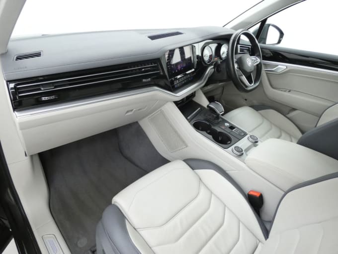 2025 Volkswagen Touareg