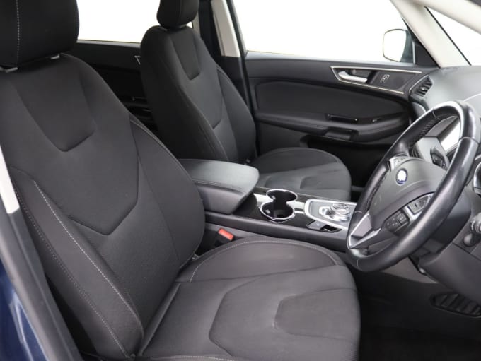 2025 Ford S-max