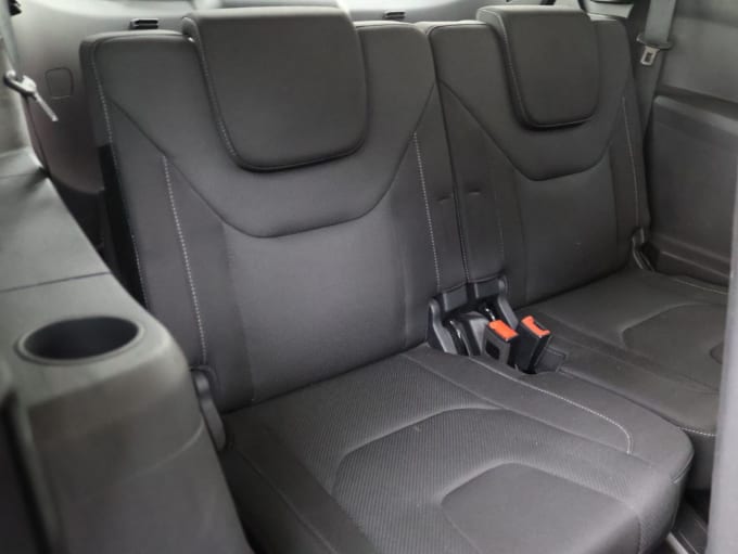 2025 Ford S-max