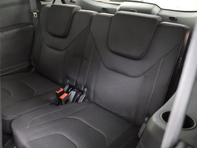 2025 Ford S-max