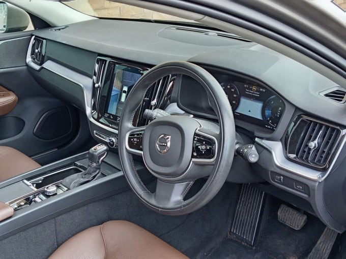 2025 Volvo V60