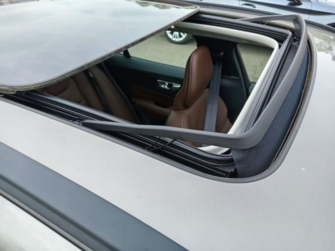 2025 Volvo V60
