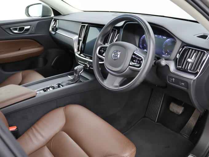 2025 Volvo V60