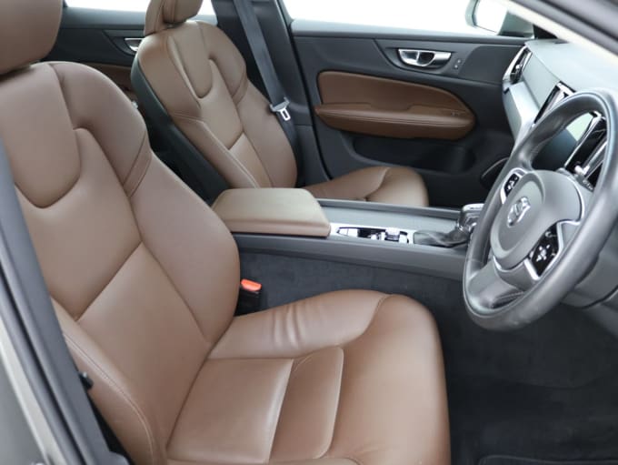 2025 Volvo V60