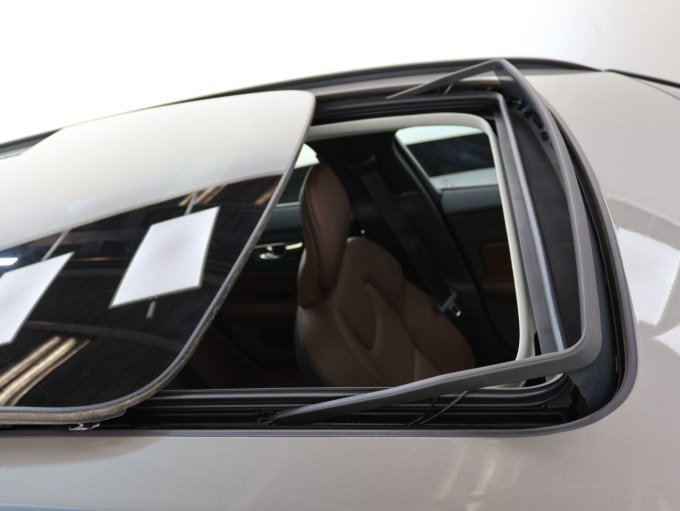 2025 Volvo V60