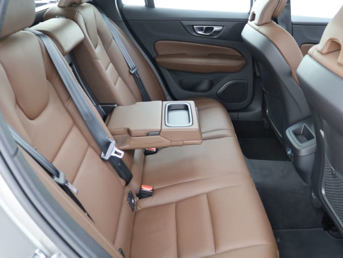 2025 Volvo V60