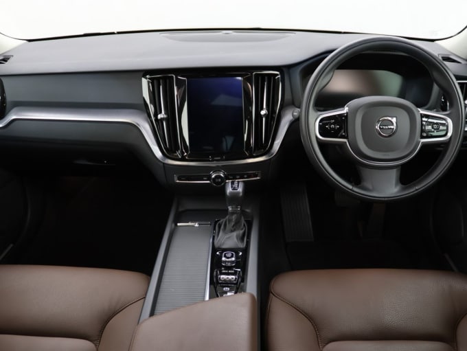 2025 Volvo V60