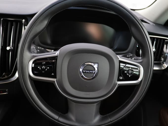 2025 Volvo V60