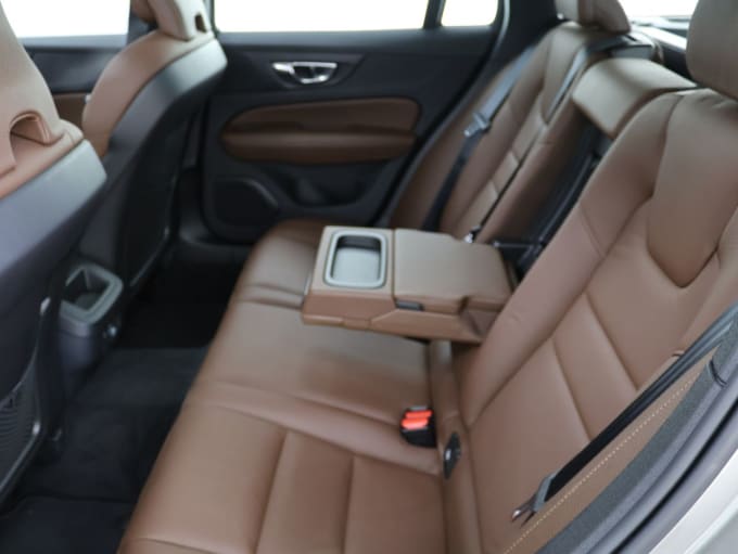 2025 Volvo V60