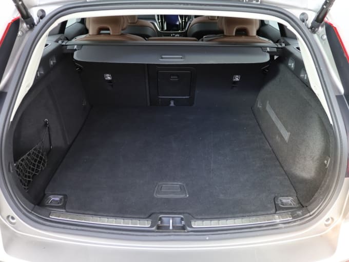 2025 Volvo V60