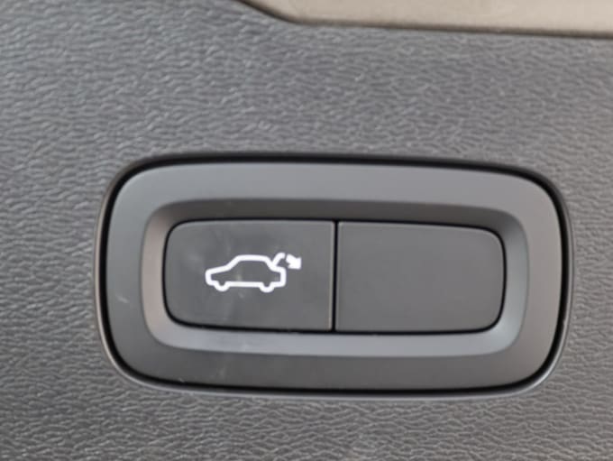 2025 Volvo V60