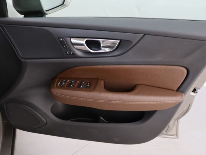 2025 Volvo V60