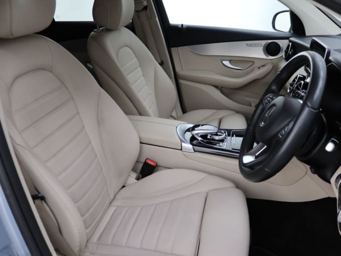 2025 Mercedes-benz Glc