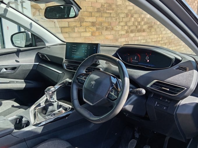2025 Peugeot 5008